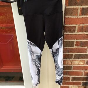 ZYIA Womens Leggings Size XXS Marbled Black White Grey 23" Athletic Workout